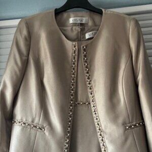 NWT never worn Gorgeous Kasper 2-piece dress suit! SIZE 8